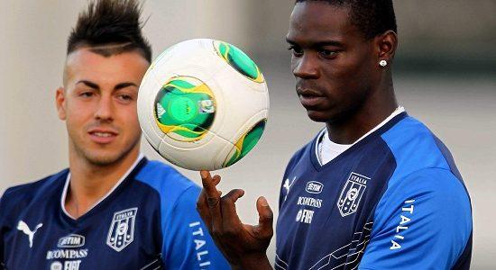 balotelli_palla_dito