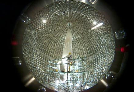 borexino_vessel_installationcc_INFN439