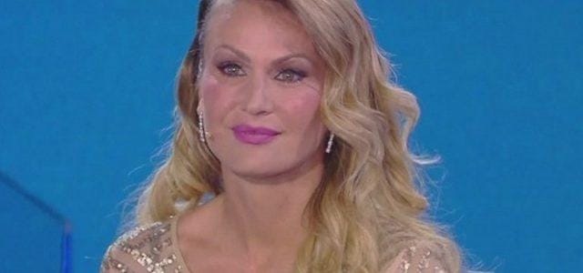 eva_henger_isola_canale_5