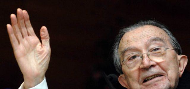 giulio_andreotti_saluto