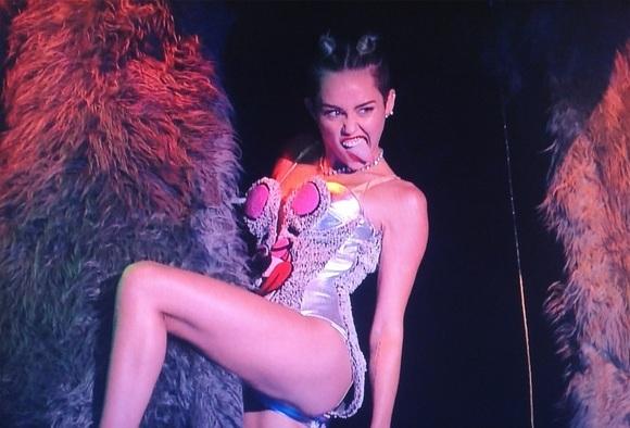 miley-cyrus-vma-2013