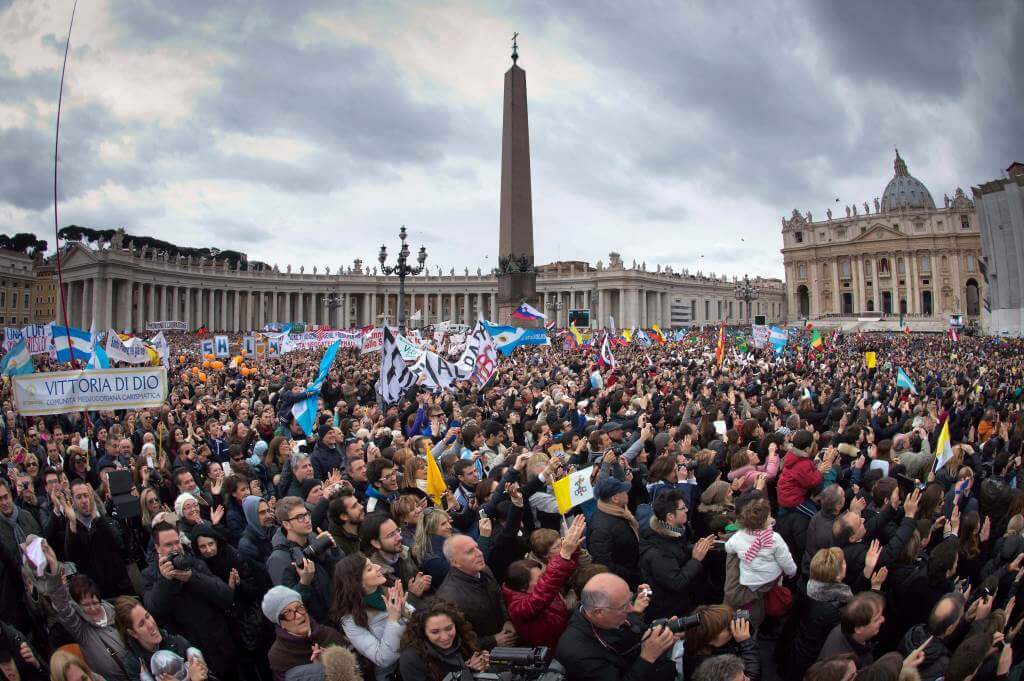 piazza_san_pietro_folla_gioia