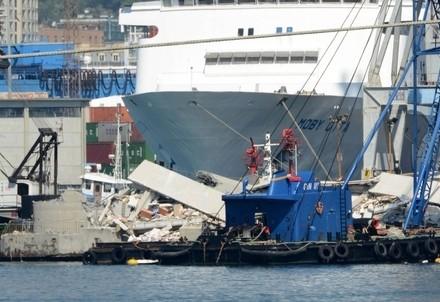 porto_genova_crolloR439