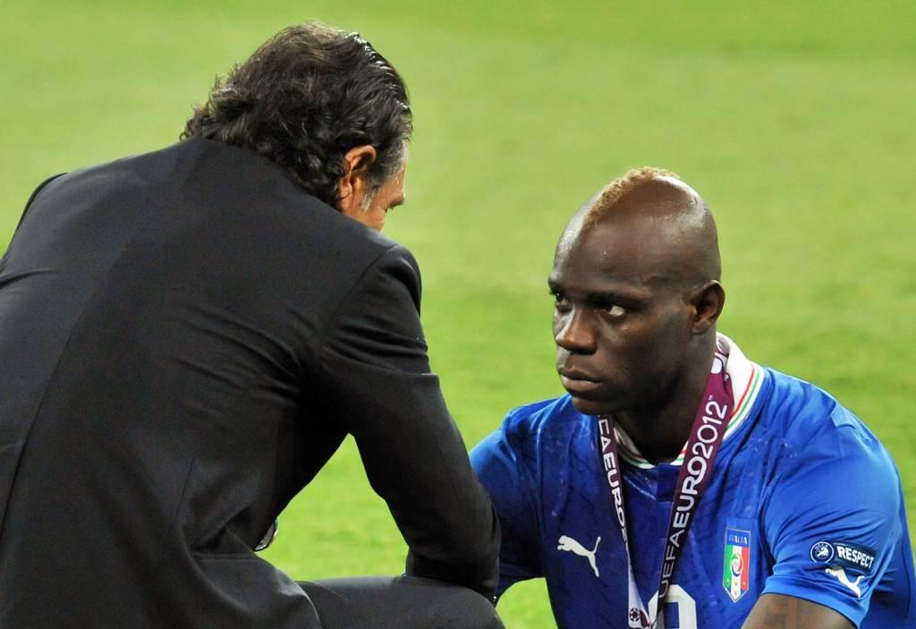 prandelli_consola_balotelli