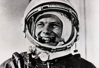 Gagarin_YuriR400