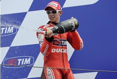 Stoner-gara-Assen_R375