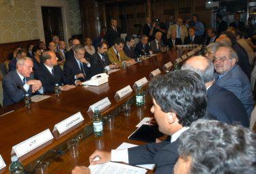 Trattative_governo_sindacati_confindustriaR375_14ott08