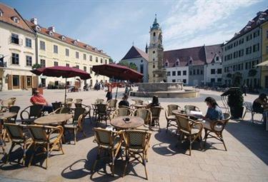 bratislava_R375