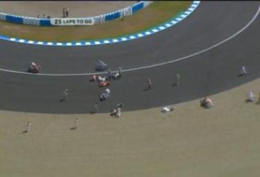 caduta-di-gruppo-moto2R375