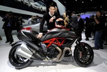 ducati_diavel_hayden_turistica_R400_5feb11