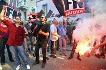forza_nuova_manifestazione_bandiere_R400