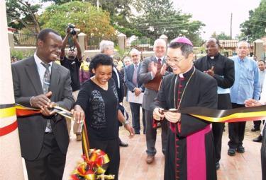 kampala_inaugurazioneR375