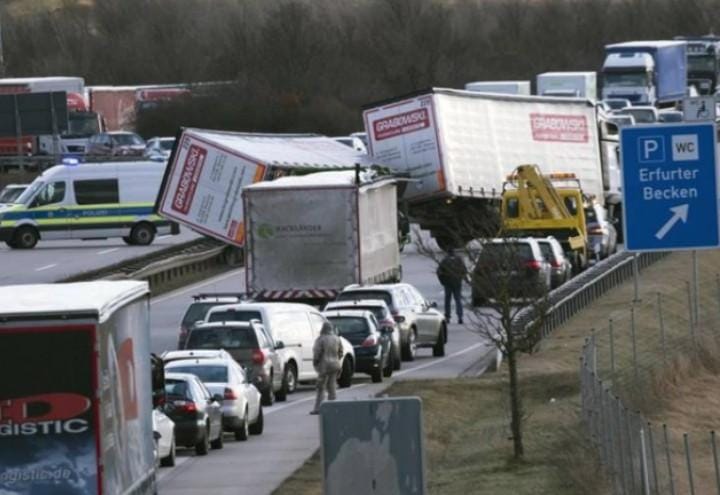 maltempo_europa_meteo_tempesta_friederike_germania_olanda_twitter_2018