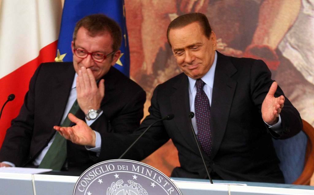 maroni_berlusconi_gesti