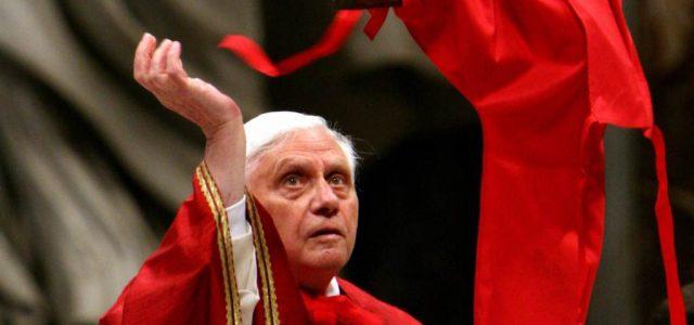 papa_rosso_croce