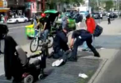 poliziottipestanodisabiler400