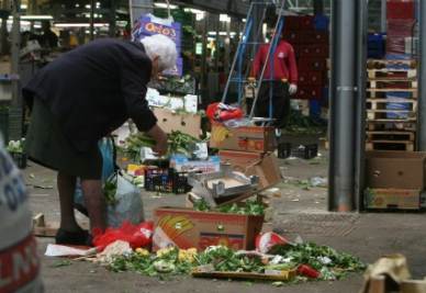 poveri-mercato-r400