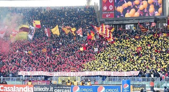 roma_tifosi_curva_palloncini