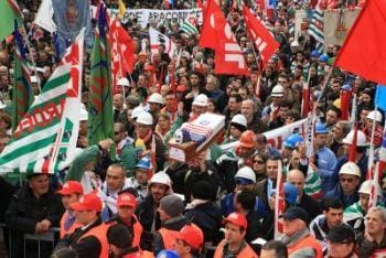 sindacati-corteo-r400