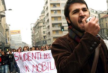 studenti_poliR375_27ott08