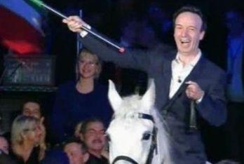 sanremo2011_-Roberto-Benigni-cavalloR400