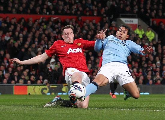 jones_tevez_contrasto