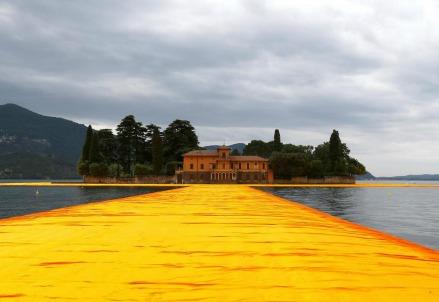 christo_floatingpiers1R439