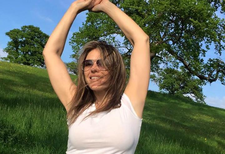 elizabeth_hurley_facebook_2016