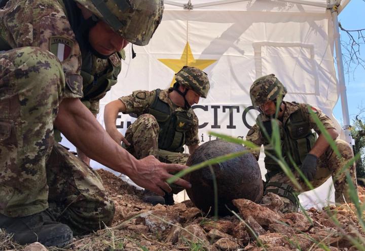 esercito_disinnesco_bomba_ordigno_militari_tiwtter_2018