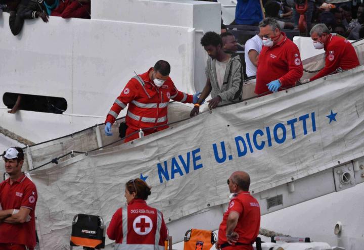 nave_diciotti_guardia_costiera_migranti_sbarco_lapresse_2018