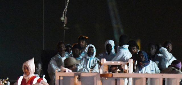migranti_pozzallo_nave_diciotti_soccorsi_porto_lapresse_2018