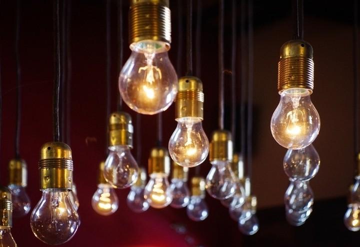luci_lampadine_energia_pixabay