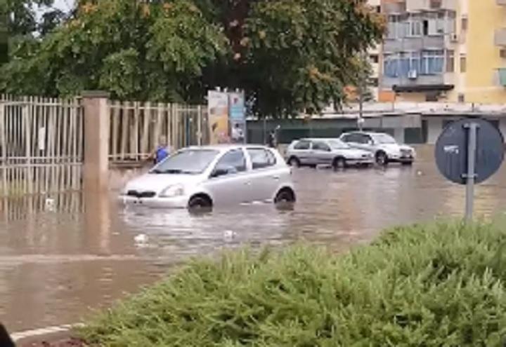 Maltempo Palermo Caos Allagamenti Dopo Nubifragio Ultime Notizie Strade Come Fiumi Intervengono I Sub