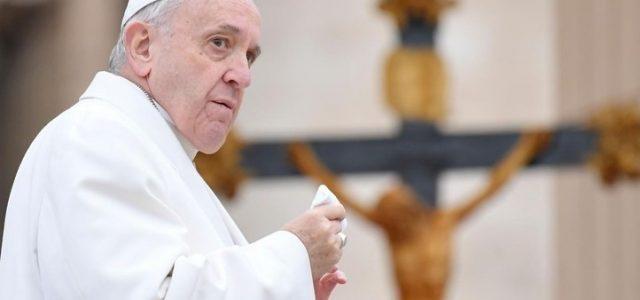 papa_francesco_crocifisso_lapresse2018