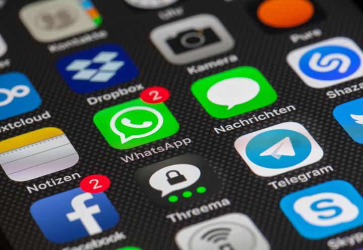smartphone_whatsapp_2018