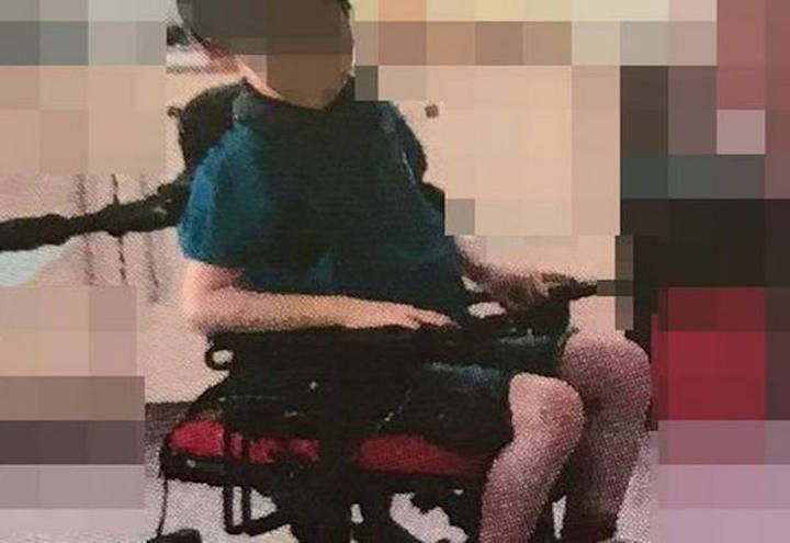bimbo_autistico_legato_belfast_2018