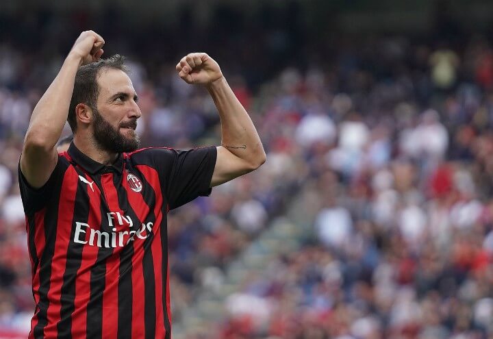 higuain_milan_braccia_2018