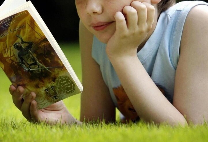 scuola_bambina_lettura_lapresse_2018