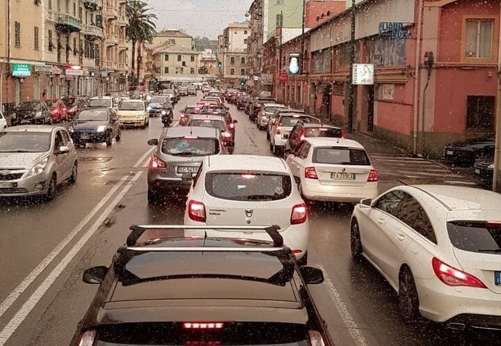 traffico_genova_caos_castagneto