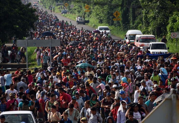 carovana_messico_honduras_migranti_clandestini_usa_confine_lapresse_2018