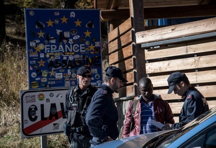 migranti_claviere_confine_italia_francia_polizia_lapresse_2018