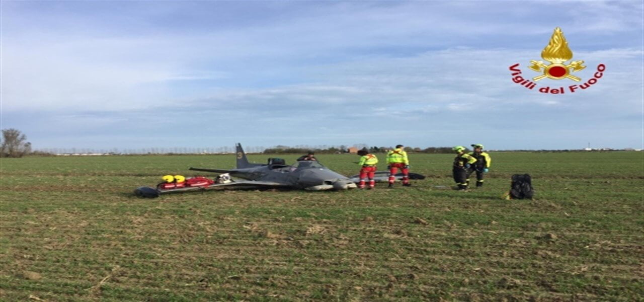 CAORLE, AEREO SI SCHIANTA MORTE LE DUE PERSONE A BORDO/ Video ultime