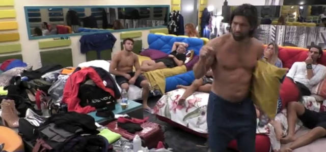 walter nudo gfvip arrabbiato 2018 mediaset 640x300