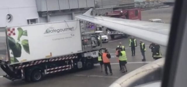Incidente a Linate: furgone contro aereo