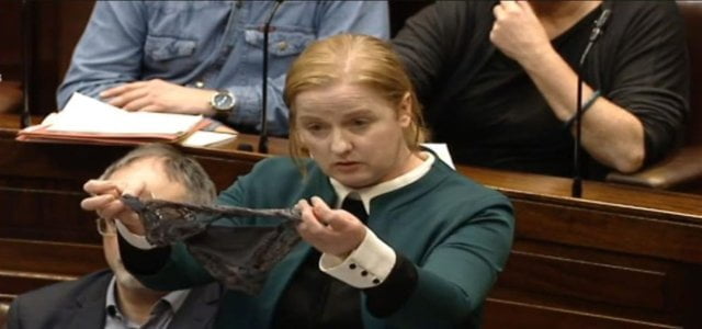 stupratore assolto tanga protesta irlanda 640x300