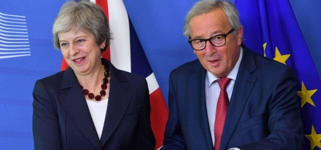 Premier May e Presidente Ue Juncker