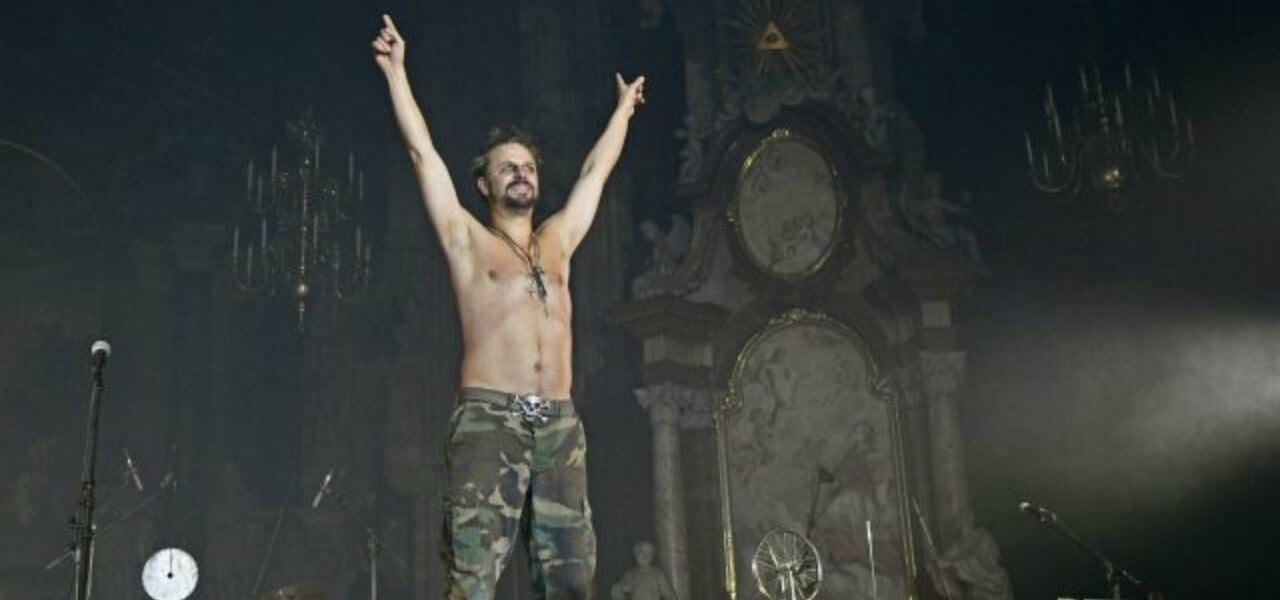 Gay in cattedrale