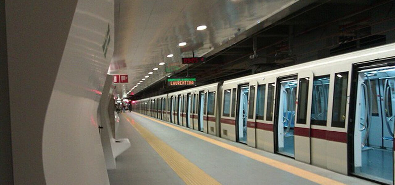 roma soldatessa suicida stazione metro flaminio