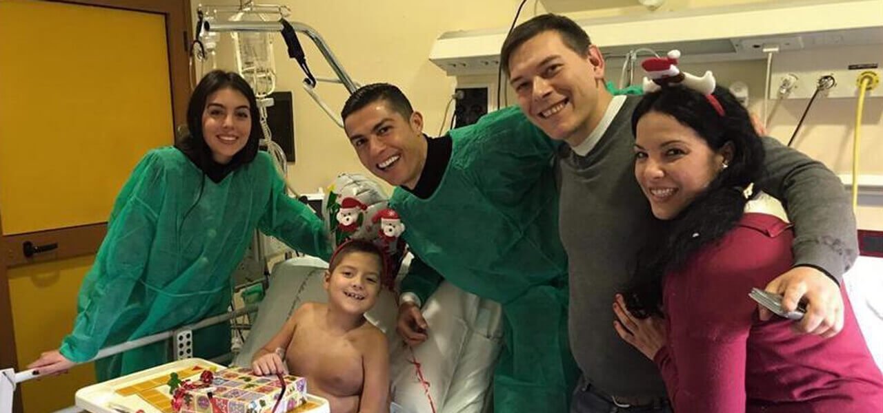 Cristiano Ronaldo in visita ai bimbi malati di Torino
