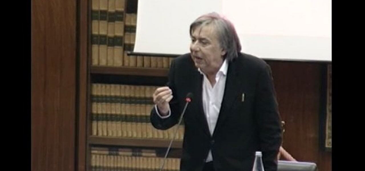 carlo freccero conferenza stampa e1546520134204